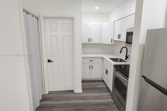 Photo - 417 NW 2nd Ave Unit 0