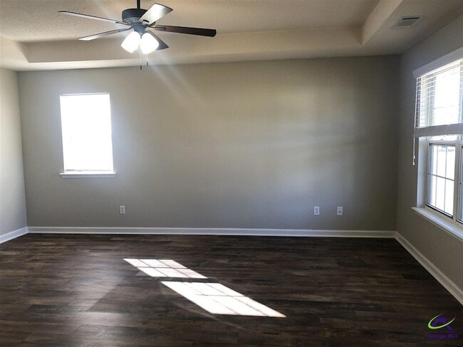 Photo - 137 Kentshire Ln