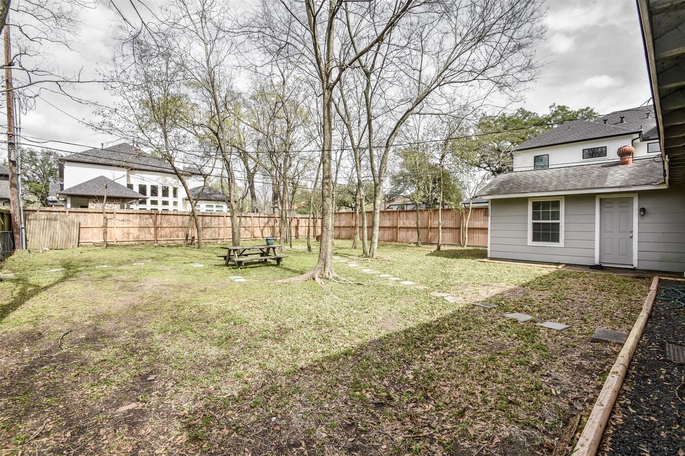 Photo - 6430 Saxet St
