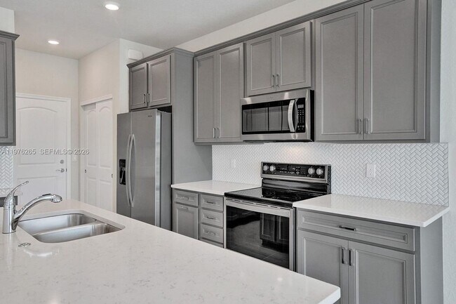 2202 Appleton Cir S