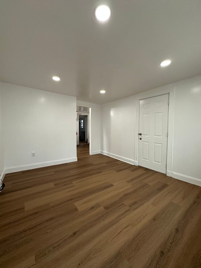 Building Photo - 810 17th St Unit Apt.1