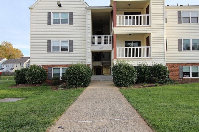 Building Photo - 102 Chesterfield Ln Unit 202