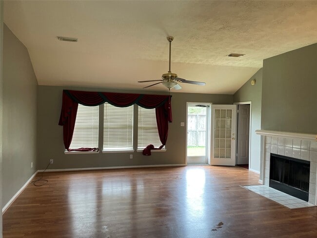 Photo - 2922 Russett Pl W