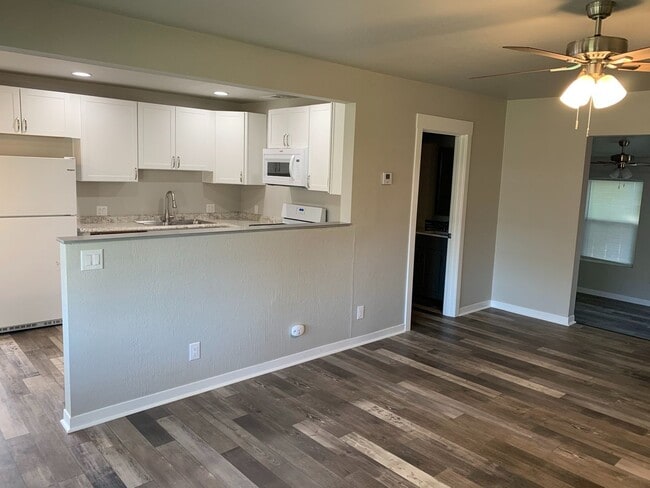 Photo - FULLY REMODELED Large 4/2, Close to Enloe and Chico State