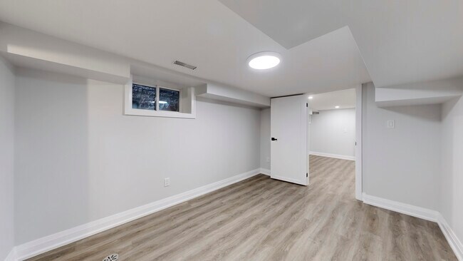 Photo - 253 Oakwood Av