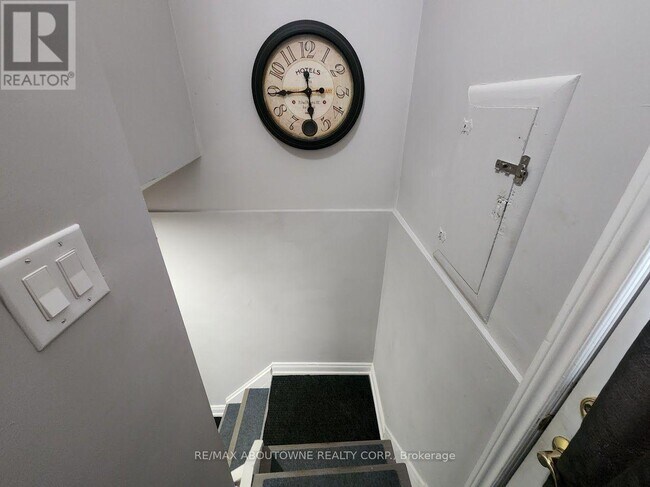 Photo - 281 E 34th St
