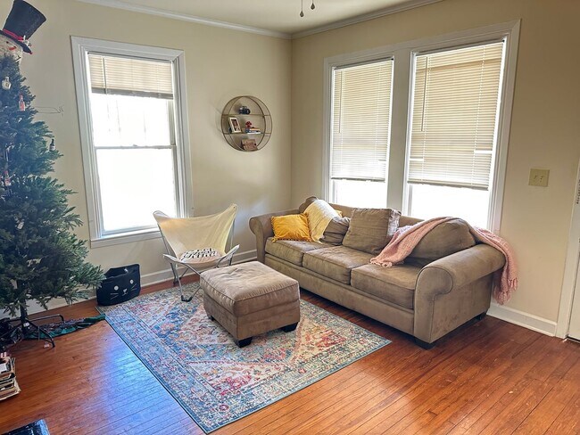 Photo - 328 Carr St