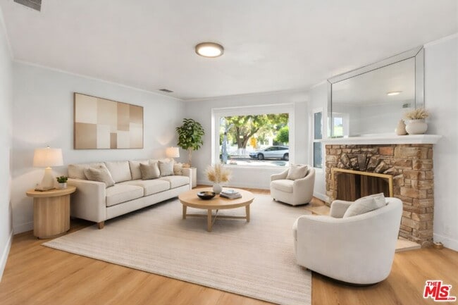 Photo - 2522 Armacost Ave