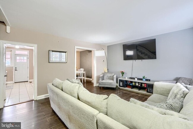 Photo - 1543 Lochwood Rd