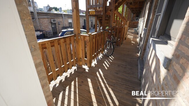 Building Photo - 4413 N Wolcott Ave Unit Studio Rental