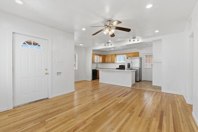 Photo - 361 E Clarendon Ave