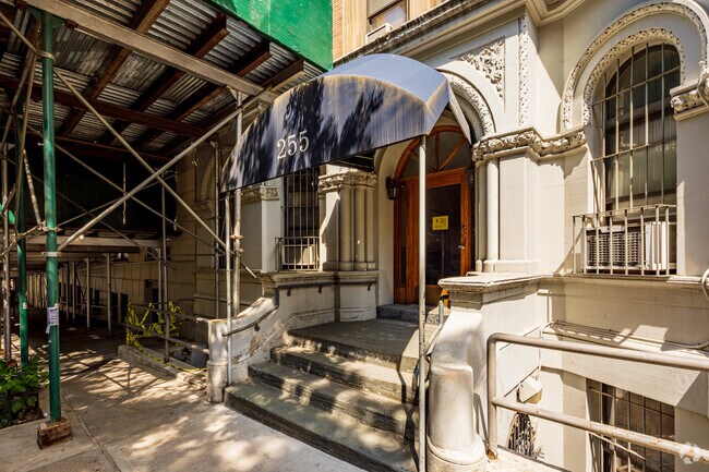 Photo - 255 W 92nd St