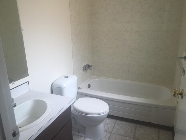 Photo - 8905-8102 102 Ave