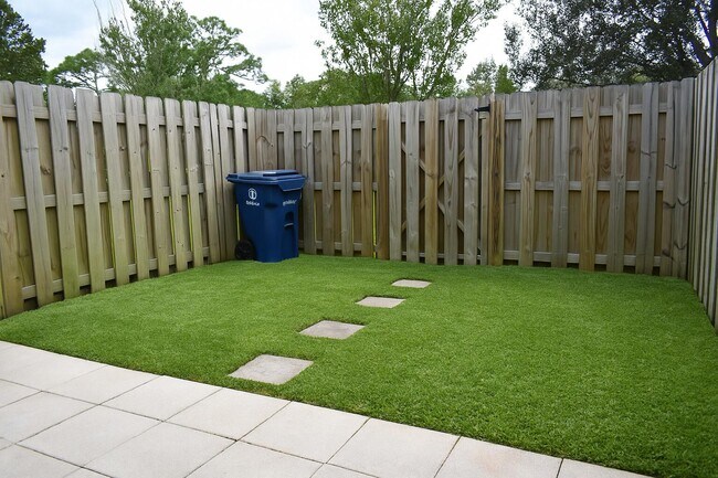 Photo - 416 Georgian Park Dr