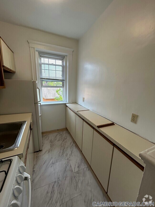 Building Photo - 21 Wendell St Rental