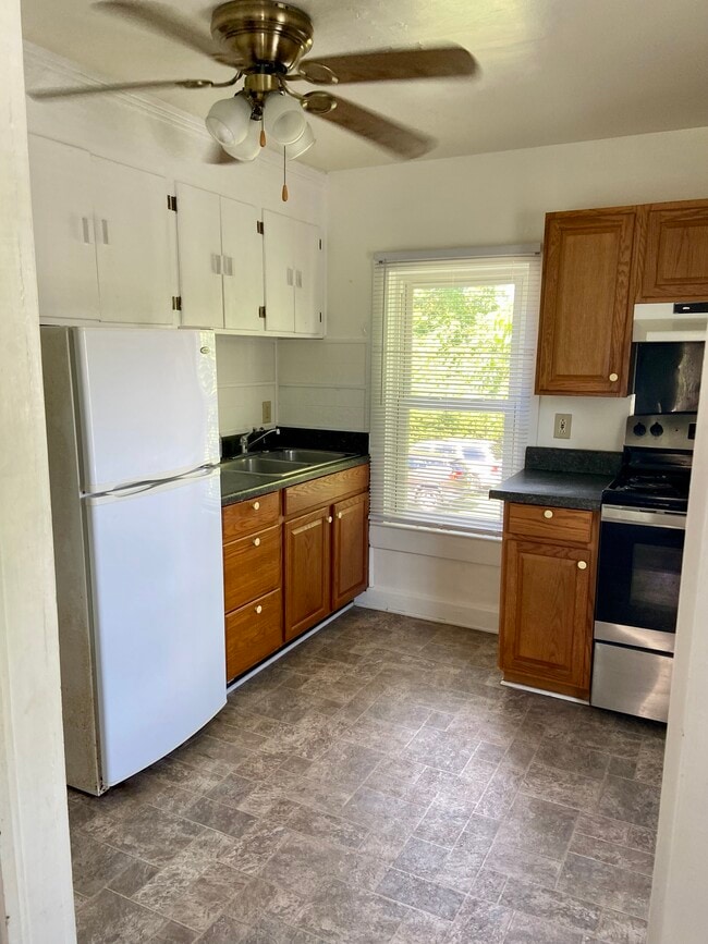 Kitchen - 107 Jackson St Unit Apartment C