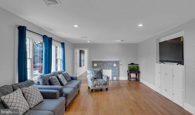 Photo - 211 E Ward St