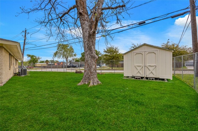 Photo - 70 Annette Ln