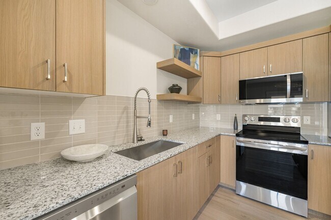 Lincoln Crossing Apartments