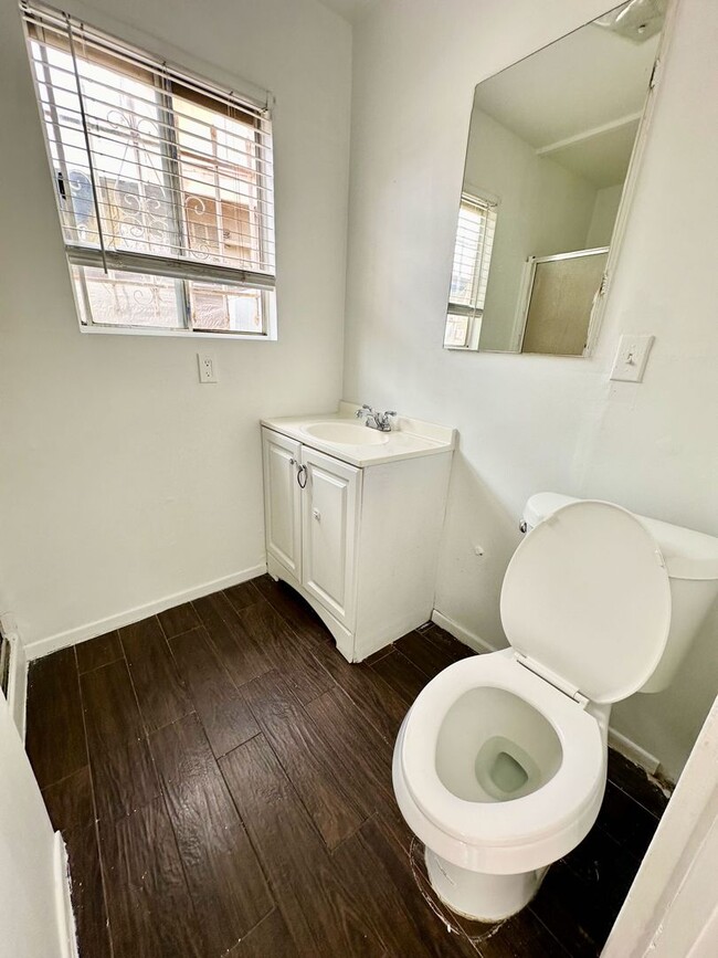 Photo - Baring Cross & 92nd Unit 807 1/2