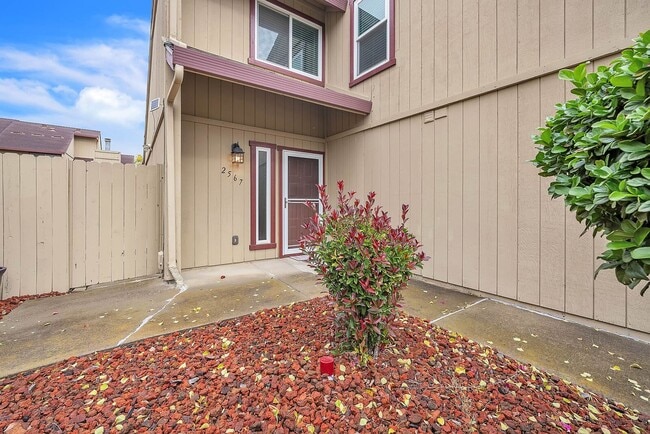 Photo - 2567 Higgins Rd