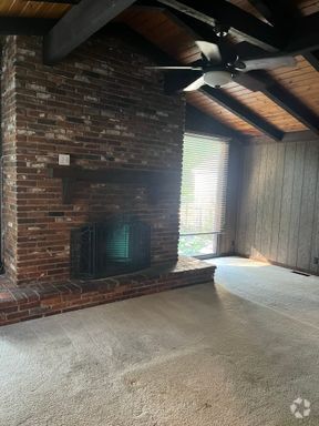 Building Photo - Cozy Three Bedroom Home Coming Available S...