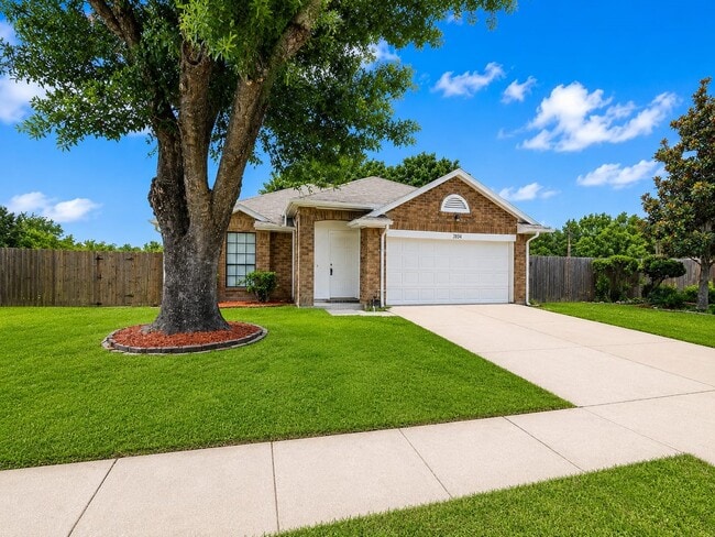 Building Photo - 2034 Village Park Dr