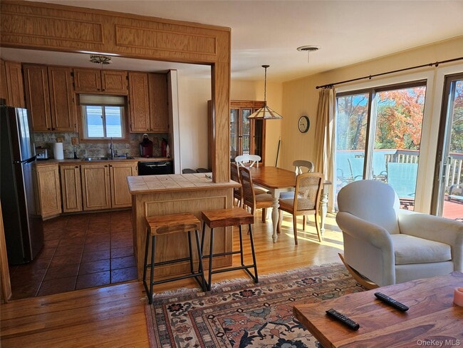 Photo - 72 Crescent Cir