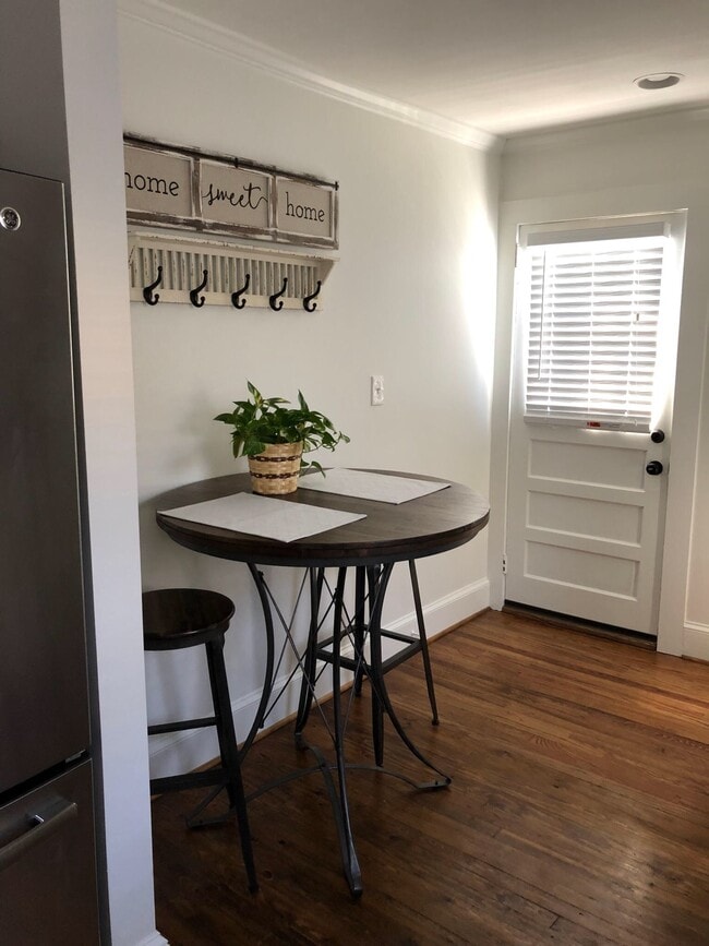 Photo - 883 Highland Ave NW