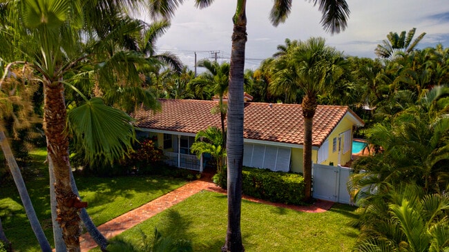 Photo - 700 NE 26th Ave