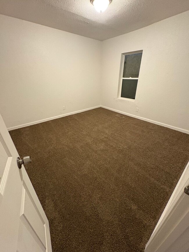 Photo - LIMITED TIME**NO APPLICATION FEE**1/2 OFF DEPOSIT**