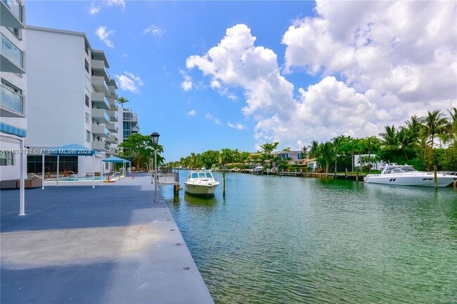 Building Photo - 10000 W Bay Harbor Dr Rental