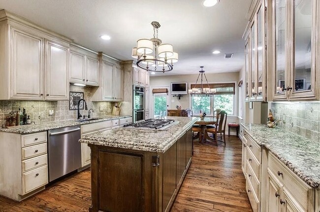 4825 Crooked Ln