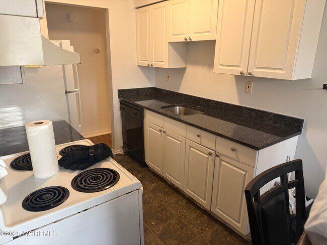 Photo - 76 Manchester Ct Unidad B