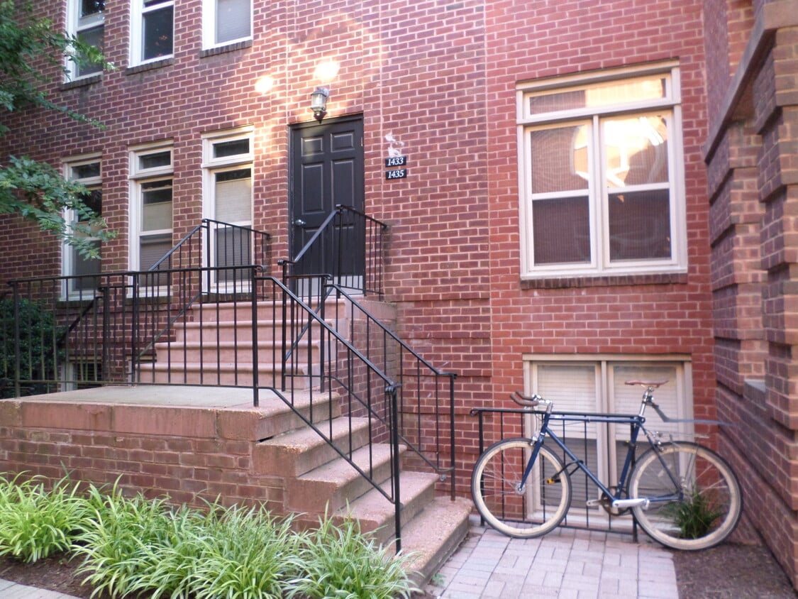 Photo - 1433 A St NE (Washington, DC)