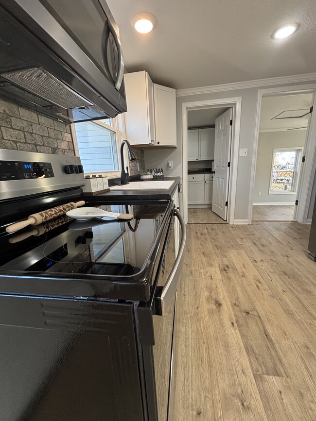 Photo - 204 W England Ave