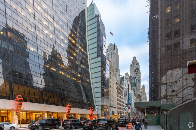 Photo - 7 W 57th St