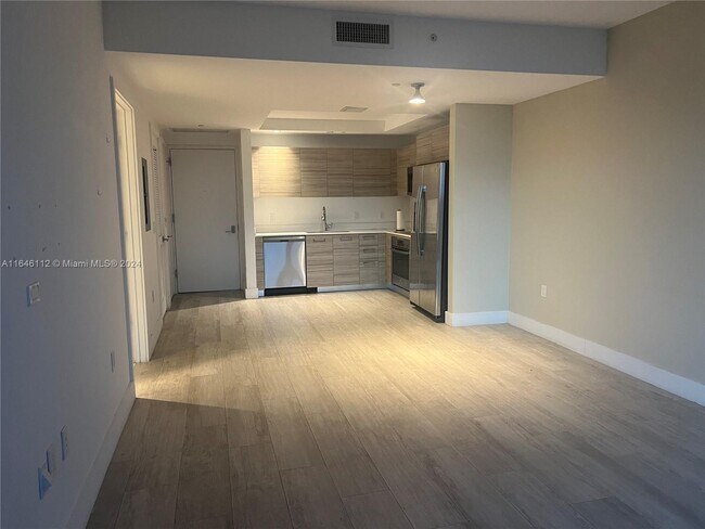 Photo - 121 NE 34th St