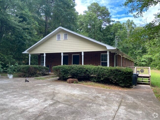 Building Photo - 2 Bedroom/ 2 Bathroom Duplex in Watkinsville Rental