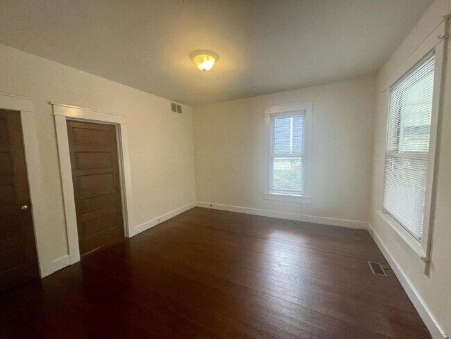 Photo - 211 E 2nd St