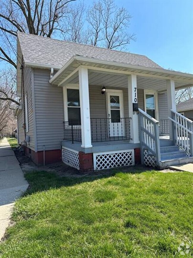 Building Photo - 710 N Lincoln Ave Rental
