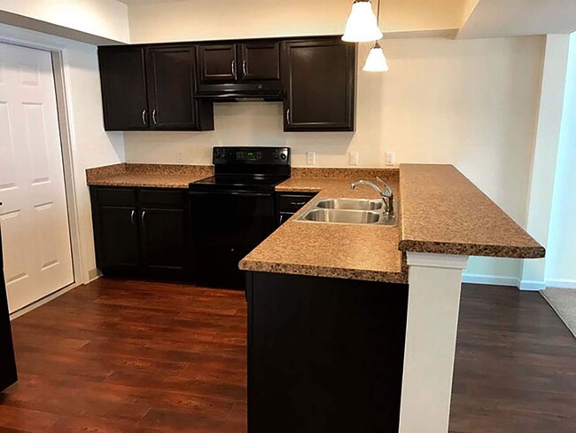Whitehouse Square Townhomes - Whitehouse Square Townhomes