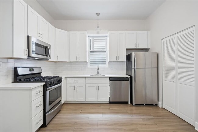 Photo - 2909 N Ridgeway Ave Unit 2