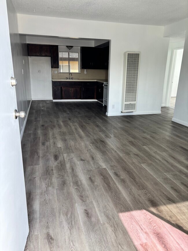 1443 W 81st St Unidad 3