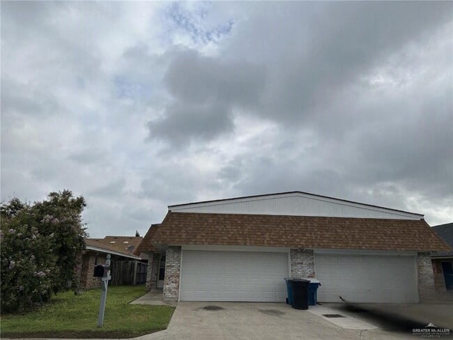 700 W Iris Ave
