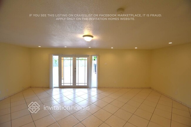 Photo - 623 W 63rd Dr