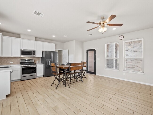 Photo - 262 Peninsula Pt Dr