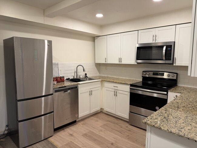 Building Photo - 2824 24th Ave N Unit 2824 24th Ave N St Pete A