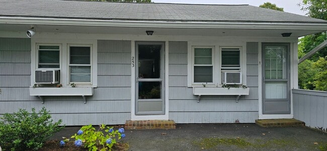 Building Photo - 2 bedroom ,1 bathroom Unit 253 Rental