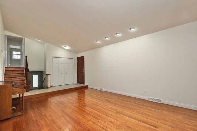 Photo - 613 Leamington Ave